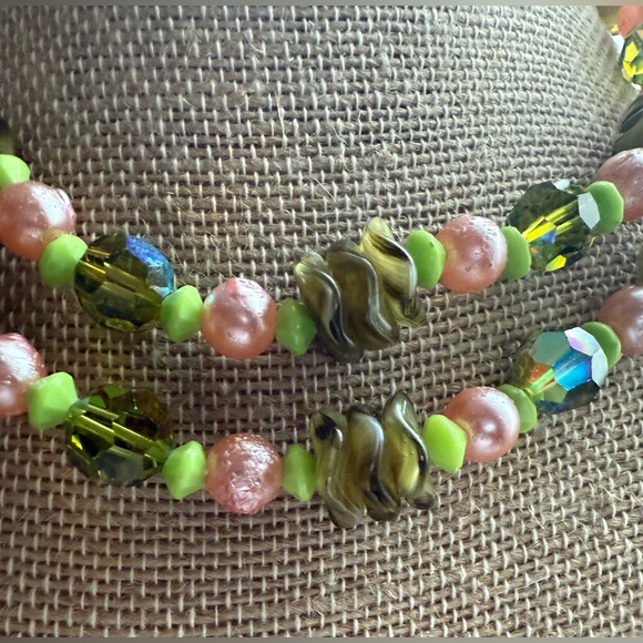 Green Faceted AB, Faux Pink Pearl, Green dyed Mother of Pearl Beaded Necklace - Picture 6 of 8